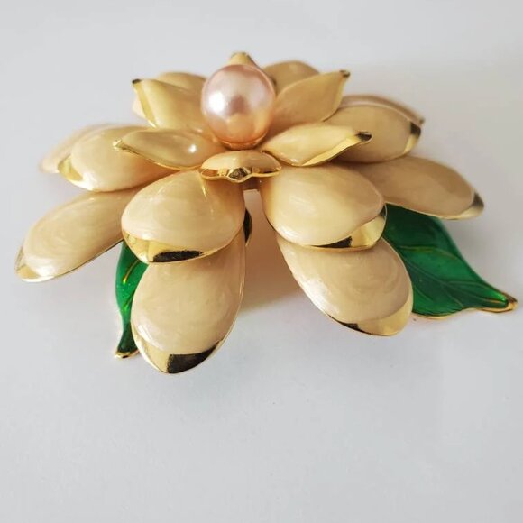 Large Statement Signed Joan Rivers Brooch Floral with Faux Pearl - Picture 4 of 9